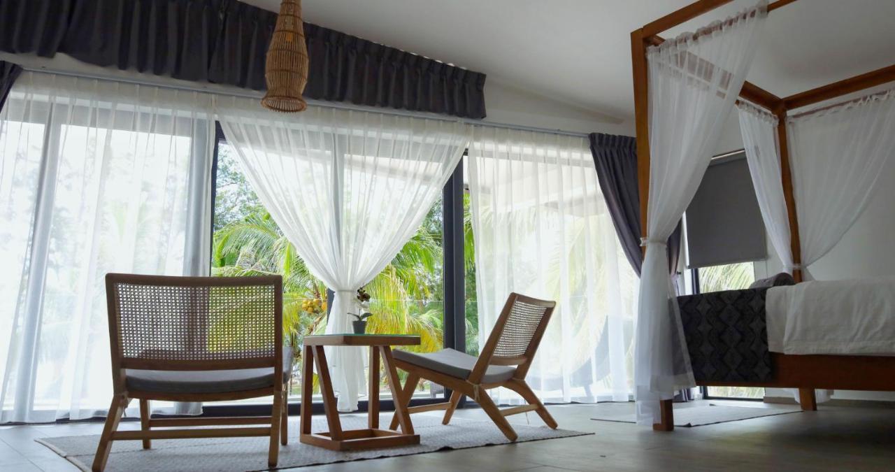 Eagle Bay Retreat Borneo Beach Villas Beach Front Kumbatang Luaran gambar