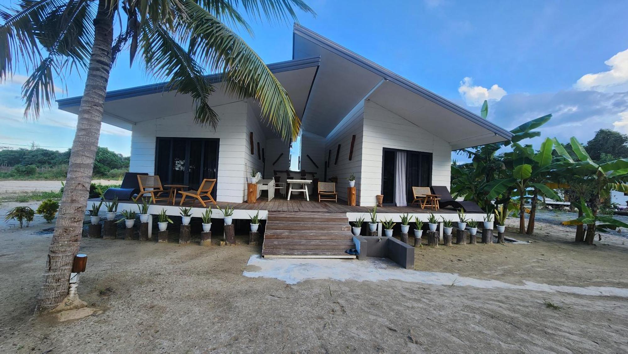 Eagle Bay Retreat Borneo Beach Villas Beach Front Kumbatang Luaran gambar